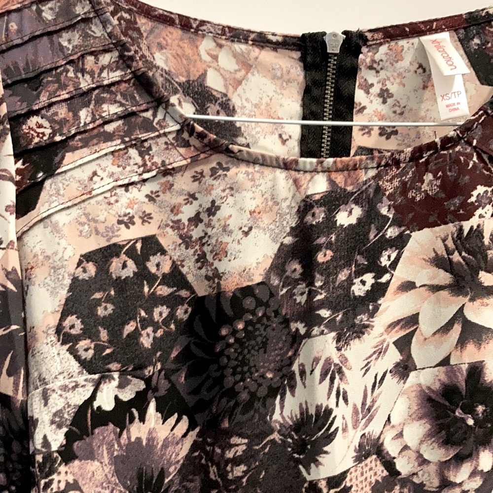 Blouse - Picture 2 of 3